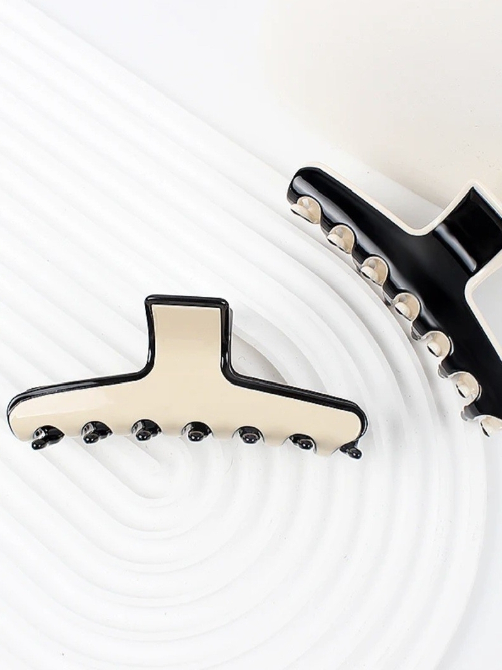 Neutral Two-Tone Hair Claw Clip - Black & Cream